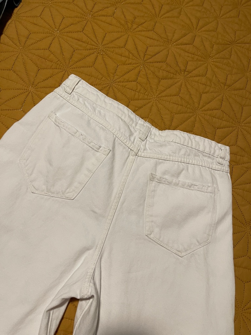 Kensie High-Rise Wide-Leg Jeans in White - Picture 3 of 5